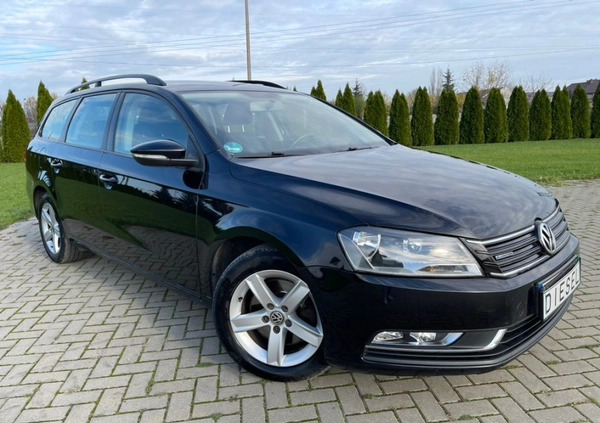 Volkswagen Passat cena 27900 przebieg: 245000, rok produkcji 2013 z Żelechów małe 667